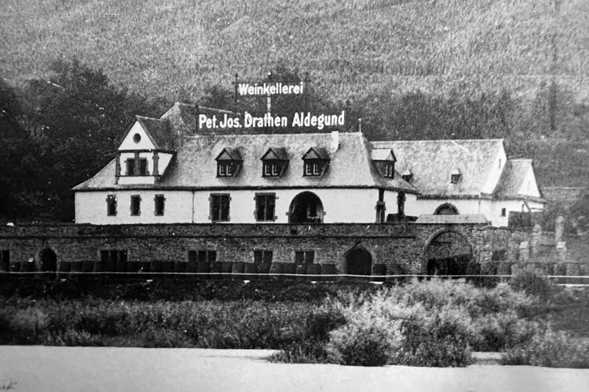 Weinkellerei Josef Drathen altes schwarz-weiss Bild von der Kellerei