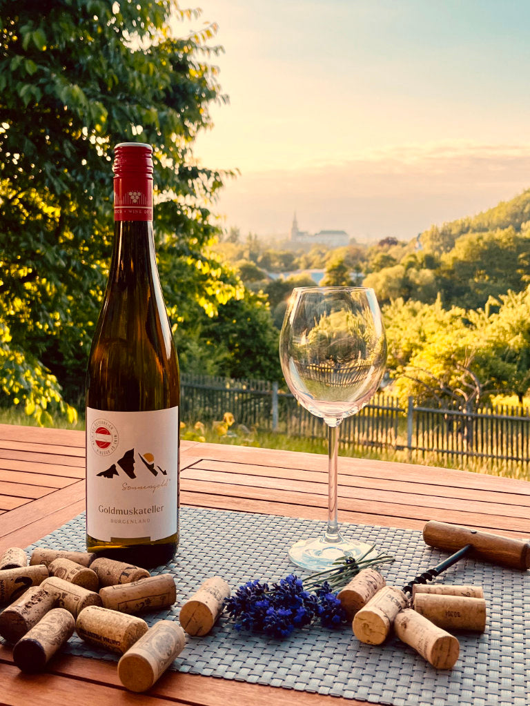 Sonnengold Goldmuskateller Weißwein trocken Burgenland Österreich Bild 1